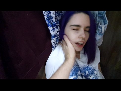 ❤️ 在壁櫥裡找到我姐姐並幫她射精 ❤❌ 性愛視頻 在我們 ❌❤
